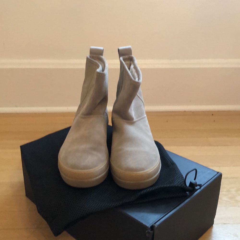 James Perse Carbon Suede Shearling Boot. Sz 10.